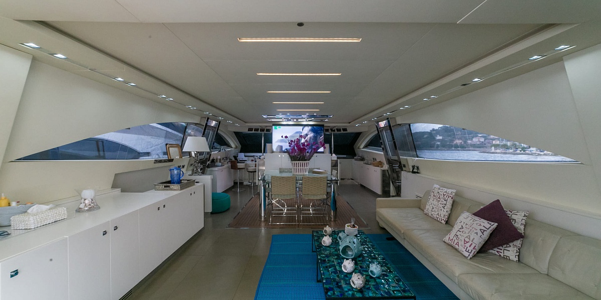 Аренда мега яхты 	Italcraft 105 Alemia В Италии